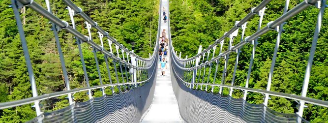 Trip Russia Reisetipps - highline179 - Die Brücke BlickMitKick | einmalige Kulisse und spektakulärer Panoramablick | 20 Gehminuten und man findet | die längste Hängebrücke der Welt | Weltrekord Hängebrücke im Tibet Style - Die highline179 ist eine Fußgänger-Hängebrücke in Form einer Seilbrücke über die Fernpassstraße B 179 südlich von Reutte in Tirol (Österreich). Sie erstreckt sich in einer Höhe von 113 bis 114 m über die Burgenwelt Ehrenberg und verbindet die Ruine Ehrenberg mit dem Fort Claudia.