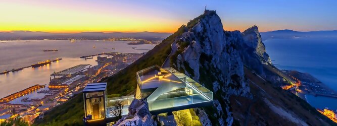 Trip Russia Reisetipps - Ein ehemaliger militärischer Aussichtspunkt, der in eine hochmoderne Glasplattform und einen Gehweg umgewandelt wurde, der einen unvergleichlichen Blick über das Mittelmeer bietet. Ein ununterbrochener 360º-Panorama-Aussichtspunkt, der so spektakulär ist wie nirgendwo sonst auf der Welt. Betreten Sie die 360-Grad-Umgebung und bekommen Sie ein Gefühl für die Freiheit und die Heiterkeit, die Sie beim Skywalk erleben werden. Die Militärgeschichte Gibraltars während des Zweiten Weltkriegs veranschaulicht Gibraltars Position als britische Festung seit dem frühen 18. Während des Zweiten Weltkriegs spielte Gibraltar eine wichtige Rolle sowohl im Atlantic Theatre als auch im Mediterranean Theatre und kontrollierte praktisch den gesamten Seeverkehr in und aus dem Mittelmeer vom Atlantischen Ozean.